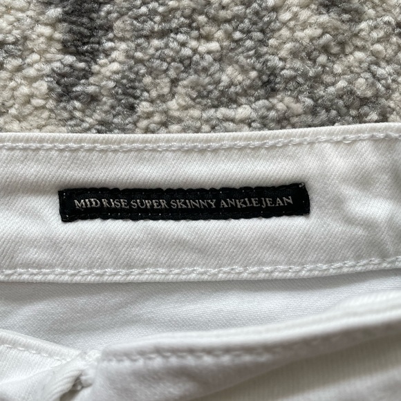 Abercrombie & Fitch - Women’s Mid Rise White Super Skinny Ankle Jeans - 26 - Picture 4 of 7